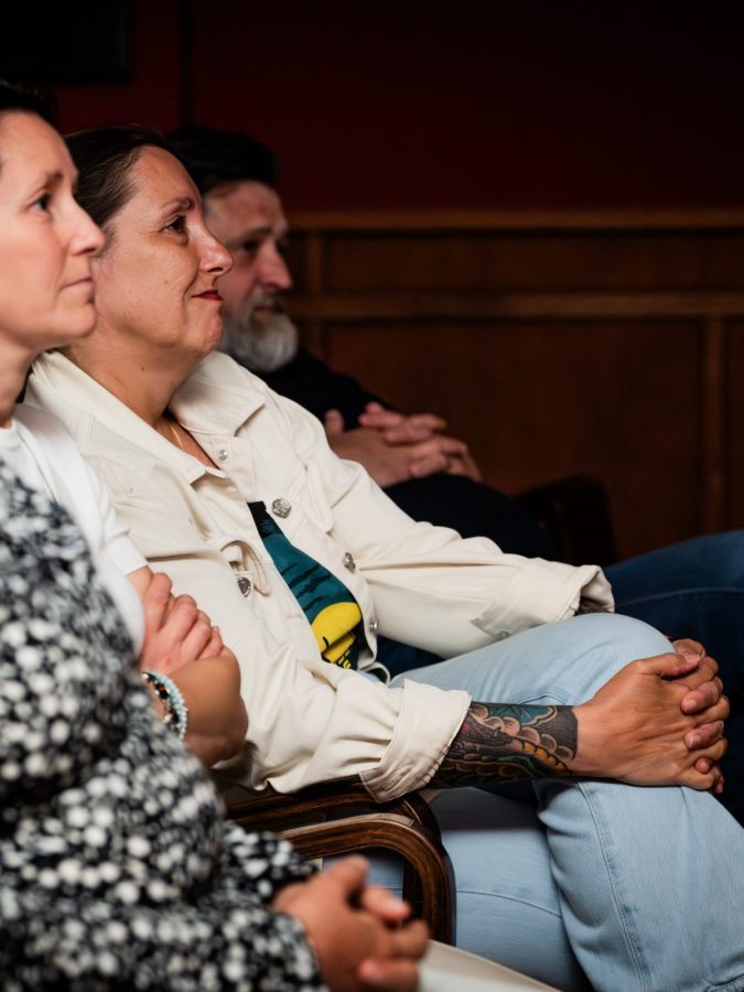 publiek staand scaled